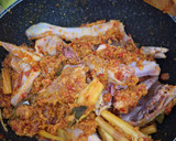 Foto langkah ke 4 dari resep Ayam Kampung Krebek.