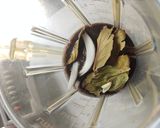 Foto del paso 4 de la receta: Tlayudas de tinga de pollo oaxaqueñas