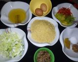 Soyayyar shinkafa mai kori da half-fried Eggmatakin girki1 hoto