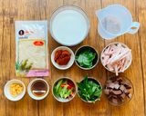 รูปขั้นตอนการทำที่ 1 ของ แกงเผ็ดตีนไก่ใส่หน่อไม้ดอง By แม่บ้าน