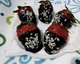 Foto langkah ke 5 dari resep Stroberi Coklat.