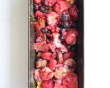 Foto del paso 5 de la receta: Queque saludable de manzana y berries