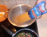 Φωτογραφία βήματος 8 της συνταγής Spaghetti με mascarpone, πράσο και λουκάνικο