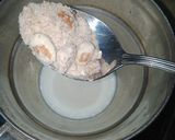 A picture of step 3 of Date and nuts shake.