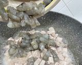 Foto del passaggio 3 della ricetta Farfalle con crema di asparagi, pescespada e mazzancolle