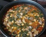 Foto del paso 6 de la receta: Guiso de garbanzos con espinacas y carne de cochino