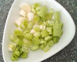 Foto del paso 1 de la receta: Tortilla de Bacalao con Ajetes y Judías blancas