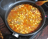 Foto del paso 2 de la receta: Garbanzos con carne picada y papas fritas
