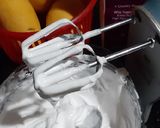 A picture of step 1 of Fruity choco ice cream.