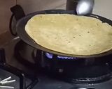A picture of step 2 of Besan ka paratha.