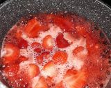 Foto del passaggio 1 della ricetta Liquore vov alle fragole