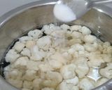 A picture of step 1 of Cauliflower Manchurian.