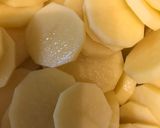 Pörköltmaradékból krumplis tészta recept fázis 1 fotója