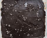 Gambar langkah 4 resipi Chocolate, Peanut Butter, Pistachio & Date Bark.