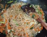 Foto langkah ke 6 dari resep Bihun Goreng.