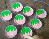 Foto langkah ke 4 dari resep Cupcake Kukus Karakter Strawberry🍓🧁.