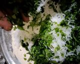 पालक मूली के थेपले (palak mooli ke theple recipe in Hindi) रेसिपी चरण 2 फोटो