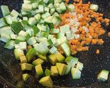 Foto del paso 1 de la receta: Wok de vegetales, pollo y fideos