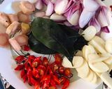 Foto langkah ke 1 dari resep Tumis Terong Jamur Kuping.