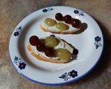 Une image de l'étape 4 de Tartines de fromage et raisin 🥖🍇🧀.