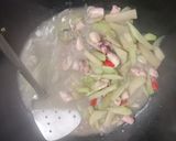 Foto langkah ke 6 dari resep Labu Siam Cumi Asin Ketumbar.