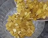 A picture of step 2 of Quick Khakhra chaat.