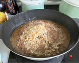 Foto del paso 7 de la receta: Estofado de solomillo ternera al ajillo con almendras
