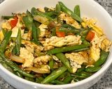 Foto langkah ke 6 dari resep Stir-Fry Scrambled Eggs Green Beans.