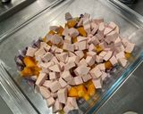 Une image de l'étape 7 de Salade tiède marinée aux pommes de terre, cervelas, tomate, olives et oignons rouges.