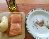 Foto del paso 1 de la receta: Salmón especiado con papas en freidora de aire