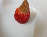 A picture of step 3 of Sesame Strawberry.