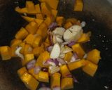 Foto langkah ke 3 dari resep Bening Labu-Jamur.