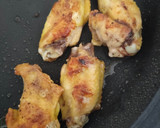 Foto del paso 3 de la receta: Arroz a la Paella de Pulpo y Alitas de Pollo Con Mayonesa de Yakiniku