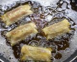 Foto langkah ke 5 dari resep 38. Lumpia Sosis Keju.