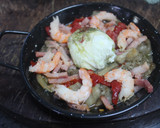Foto del paso 13 de la receta: Sartenes de berenjena con gambas y huevos poché