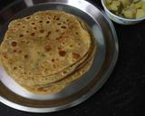 A picture of step 7 of Aachari aloo paratha.