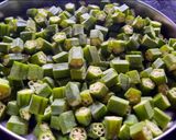सिंपल मसाला भिंडी (simple masala bhindi recipe in hindi) रेसिपी चरण 1 फोटो