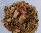 Foto langkah ke 3 dari resep Mie Tumis Udang.