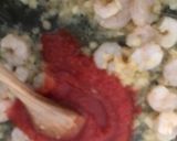 Foto del paso 5 de la receta: Fideuà de galeras y gambitas, al azafrán
