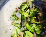 A picture of step 4 of Creamy Pesto pasta baked with broccoli.