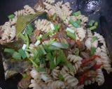 Foto langkah ke 6 dari resep Spiral Macaroni Kerang Saus Tiram.