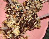 A picture of step 5 of Bread chocolate lollypop.