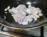 Foto langkah ke 2 dari resep Tumis sayur pare.