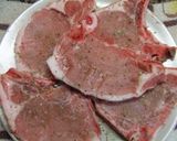 Foto del paso 1 de la receta Chuletas de cerdo a la napolitana con queso de  cabra