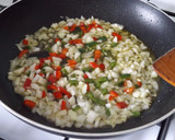 Foto del paso 2 de la receta: Cazuela de pollo con arroz y champiñones variados