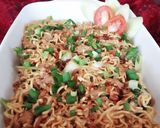 Foto langkah ke 4 dari resep Mie Goreng Ayam Pedas.