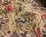 Foto del passaggio 5 della ricetta Spaghetti con telline e pomodorini