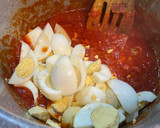 Foto del paso 3 de la receta: Huevos duros con tomate y bacon. Olla GM