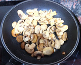 Foto del paso 3 de la receta: Hojaldre de champiñones y queso tetilla