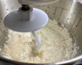 Foto del paso 1 de la receta: Bollos de leche y queso